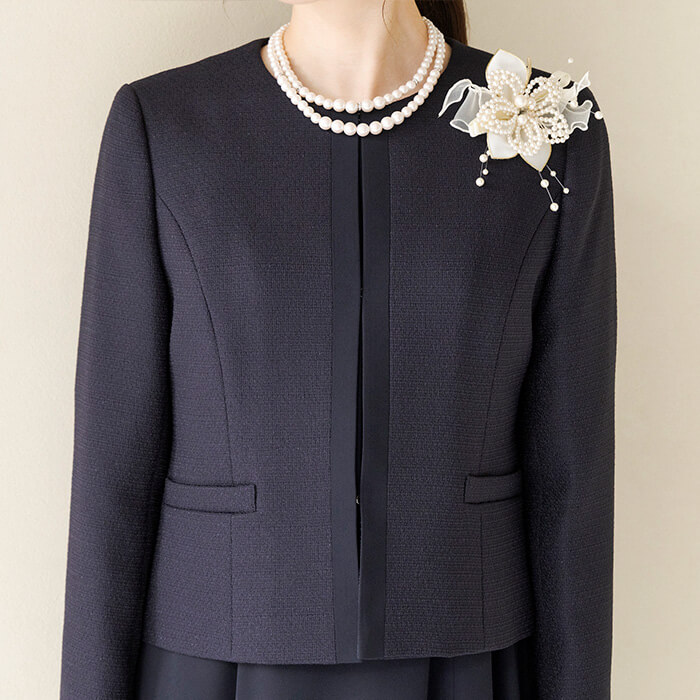 シンプルで上品な定番ネイビースーツ 9号・ネイビー｜東京ソワール