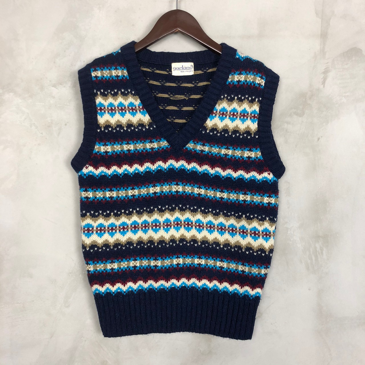 レトロなニットベストでみんなと一味違うスタイルに | Flamingo Online