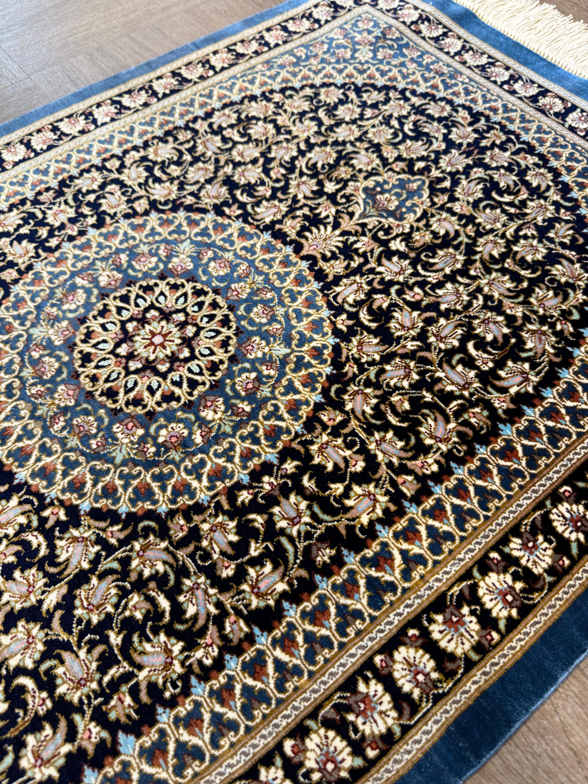 ペルシャ絨毯【シルク】クム 88x57cm *9067CZ | ペルシャ絨毯専門店