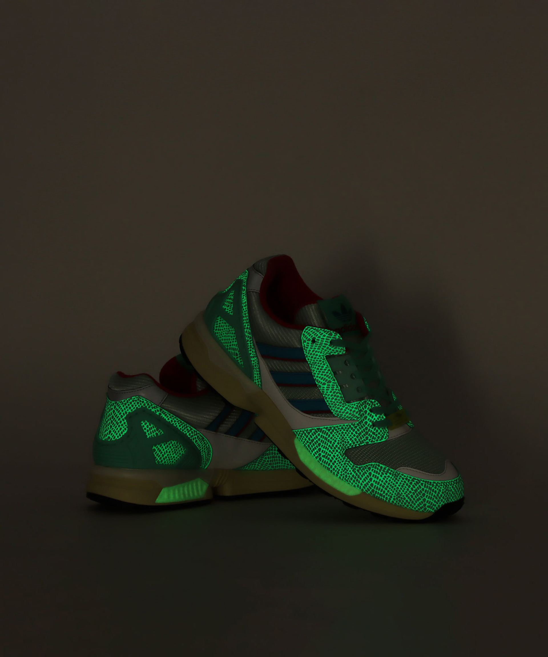 atmosからadidas Originals別注シリーズ”ZX 8000 G-SNK”の新作が9月27