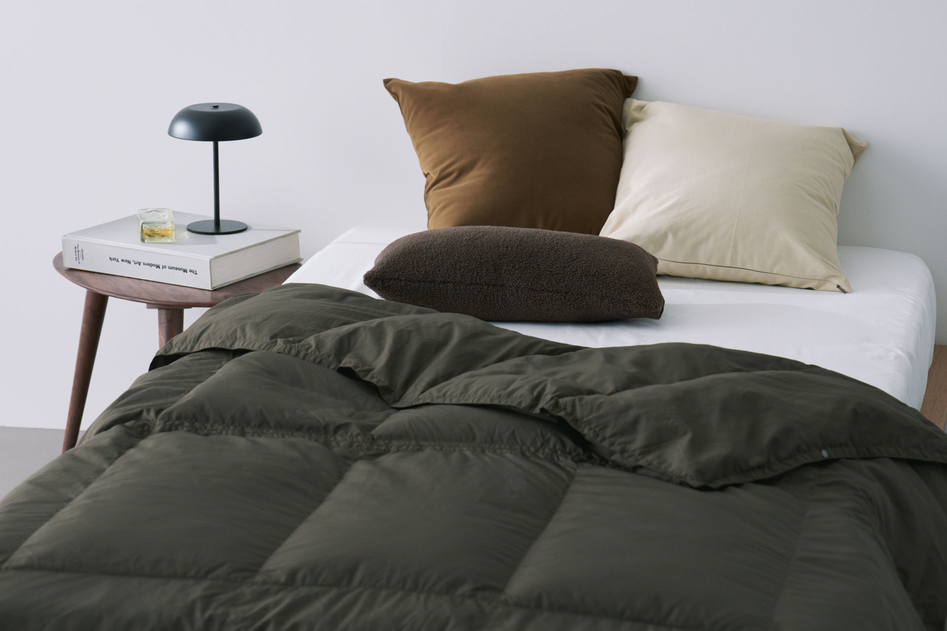 TAIONが提案する“暮らしに溶け込む”ルームダウン ｜ FLY BASKETBALL