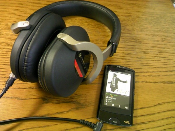 SONYのモニター用ヘッドホンのフラグシップモデル「MDR-Z1000