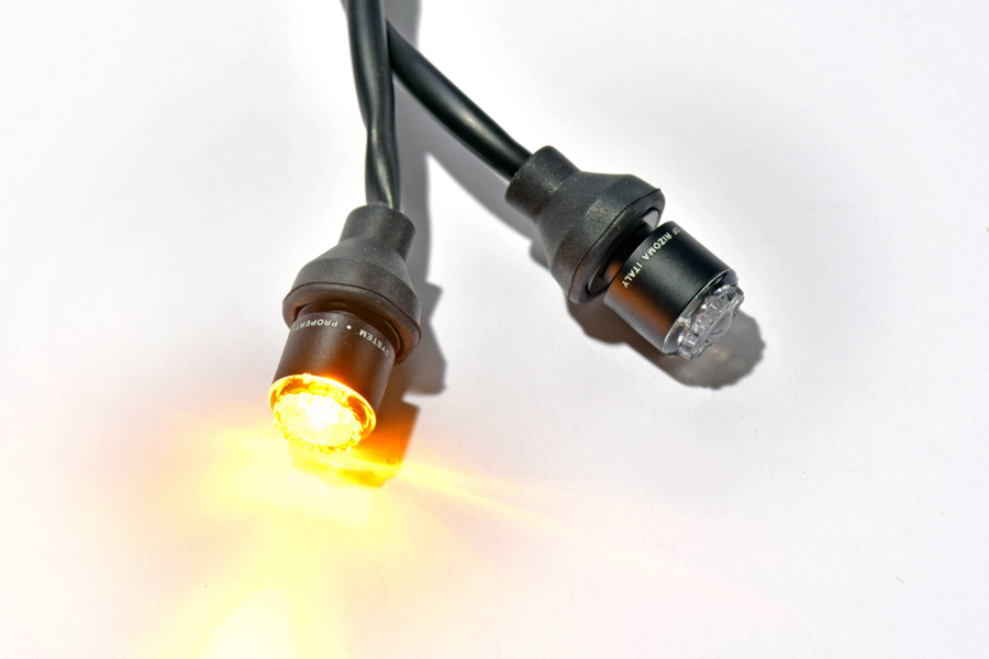 RIZOMAの極小ウインカーでカスタムの幅が広がる！ - 【公式】RIDERS