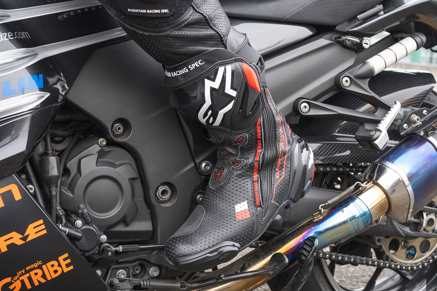 世界的ブランドのコラボブーツ『スーパーテックRブーツ』その魅力を