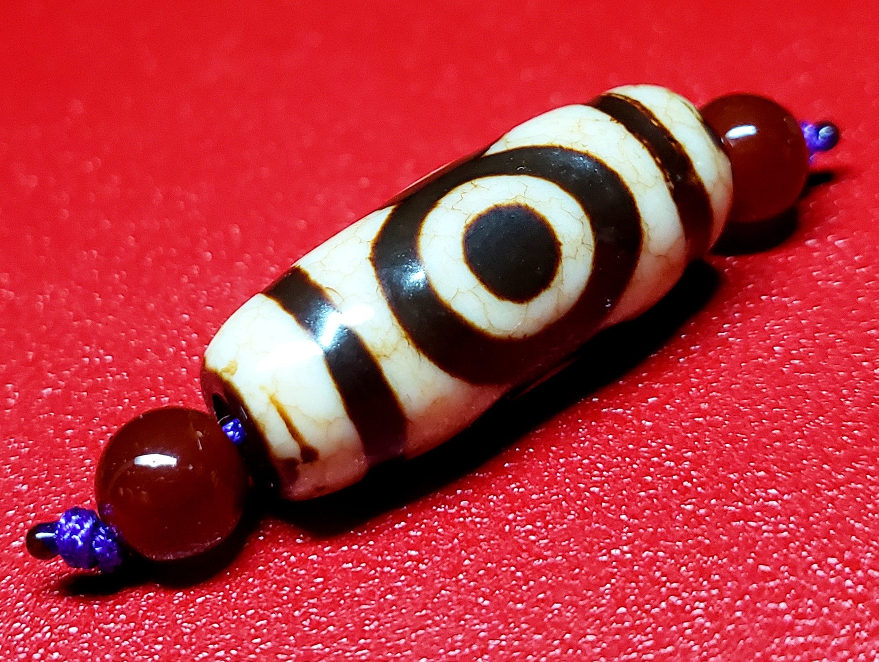 上肯天珠・虎牙三眼天珠 – 天然石の店 ふうちゃん