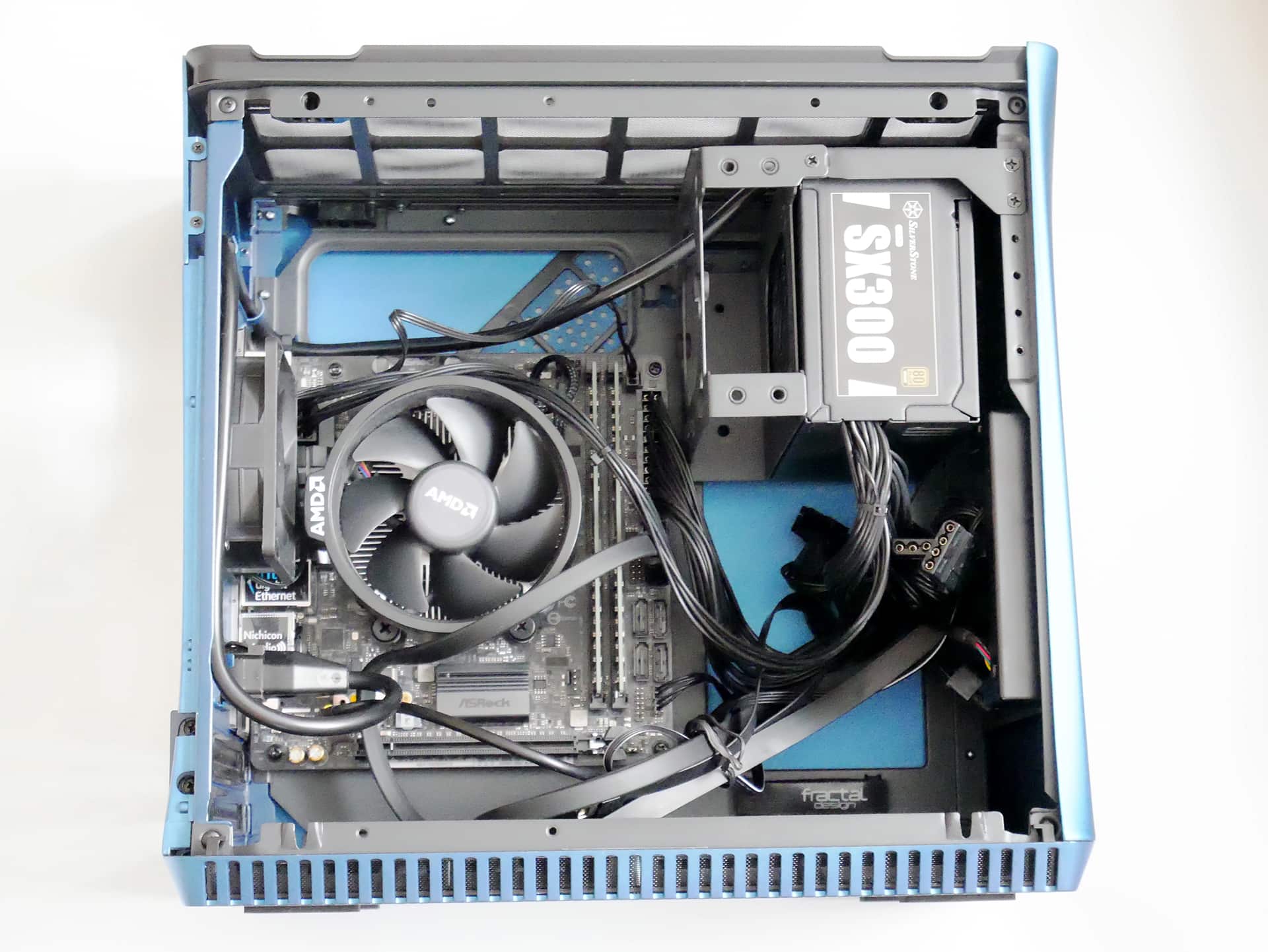 インテリアに溶け込むPCケース Fractal Design「Era ITX」 - Fudangear