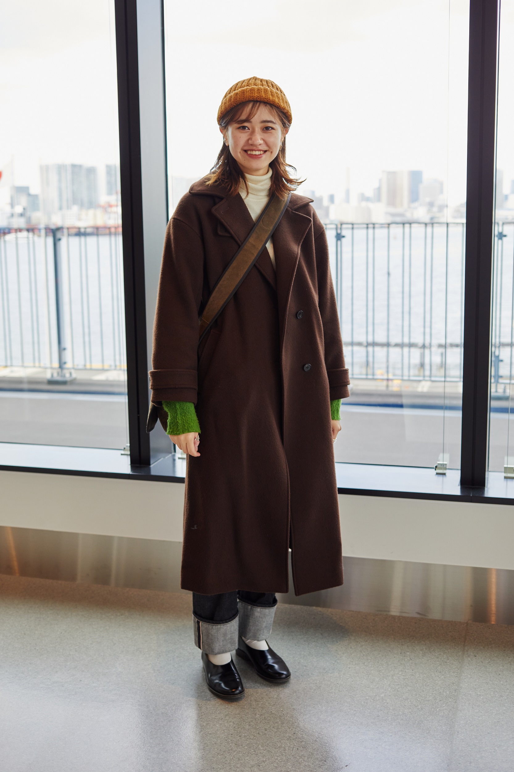 コート vs ジャケット。冬のブラウンアウターコーデ【ホリデーサーカス