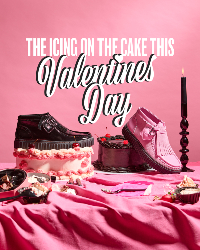 ハートを散りばめたキャッチーなデザインが気分高まる！《クラークス