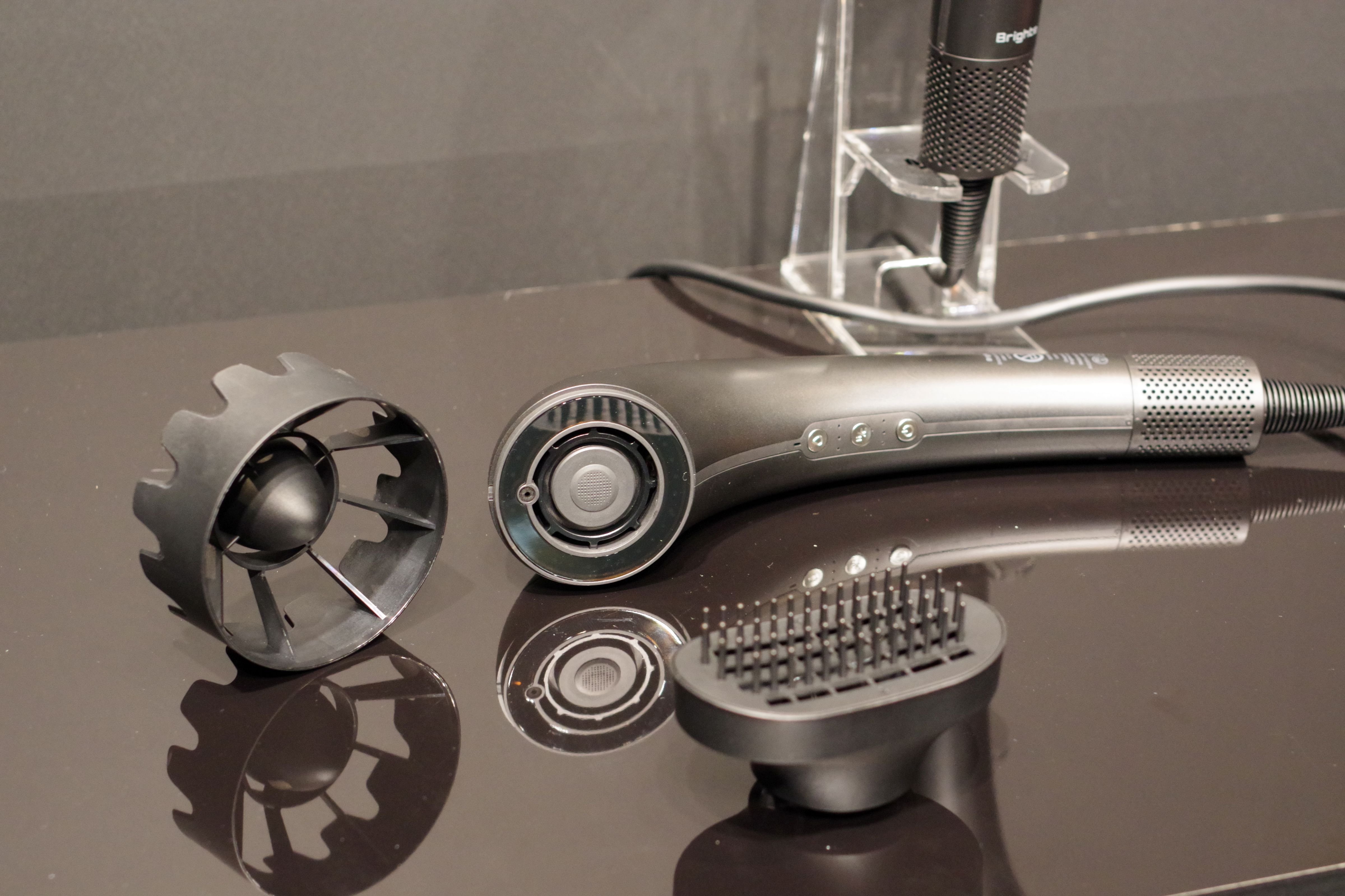 乾くのに、乾かない”？！次世代型ドライヤー「SHOWER DRYER」使って