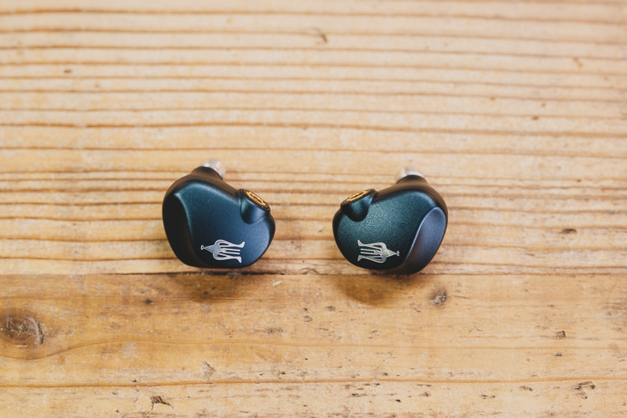 初めての「高級」有線イヤホンは Meze Audio「RAI PENTA」｜FUJI X が