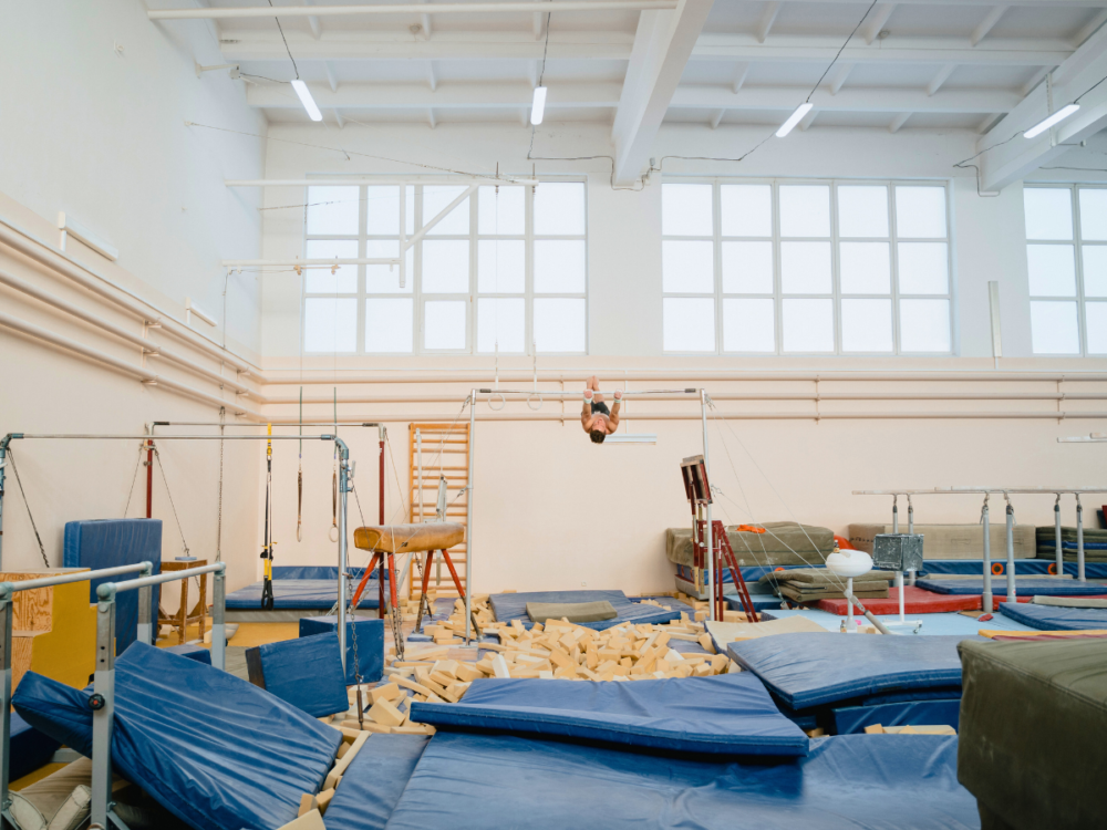 学校で使う体操マットの選び方から活用法まで！体育に必須の体操マット