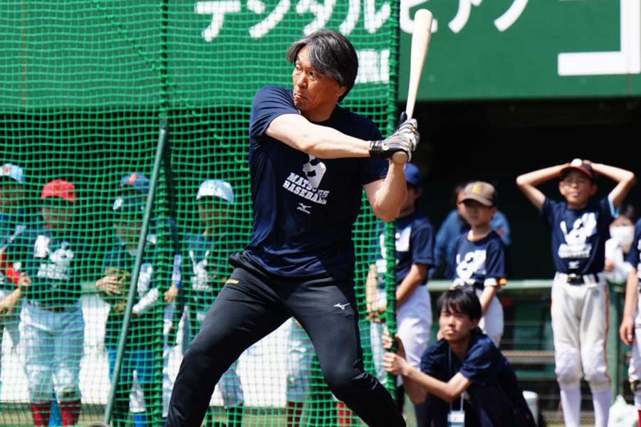 48歳の松井秀喜氏が「変わらぬ美しいスイング」 豪快打球に驚愕「もう