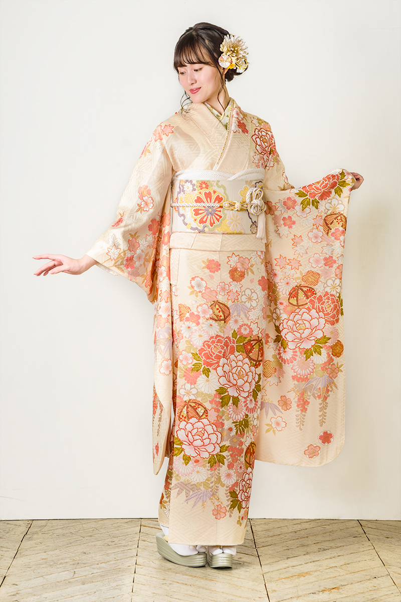 クリーム地に華やか薬玉柄振袖【MK-706】｜まるやま・京彩|振袖比較