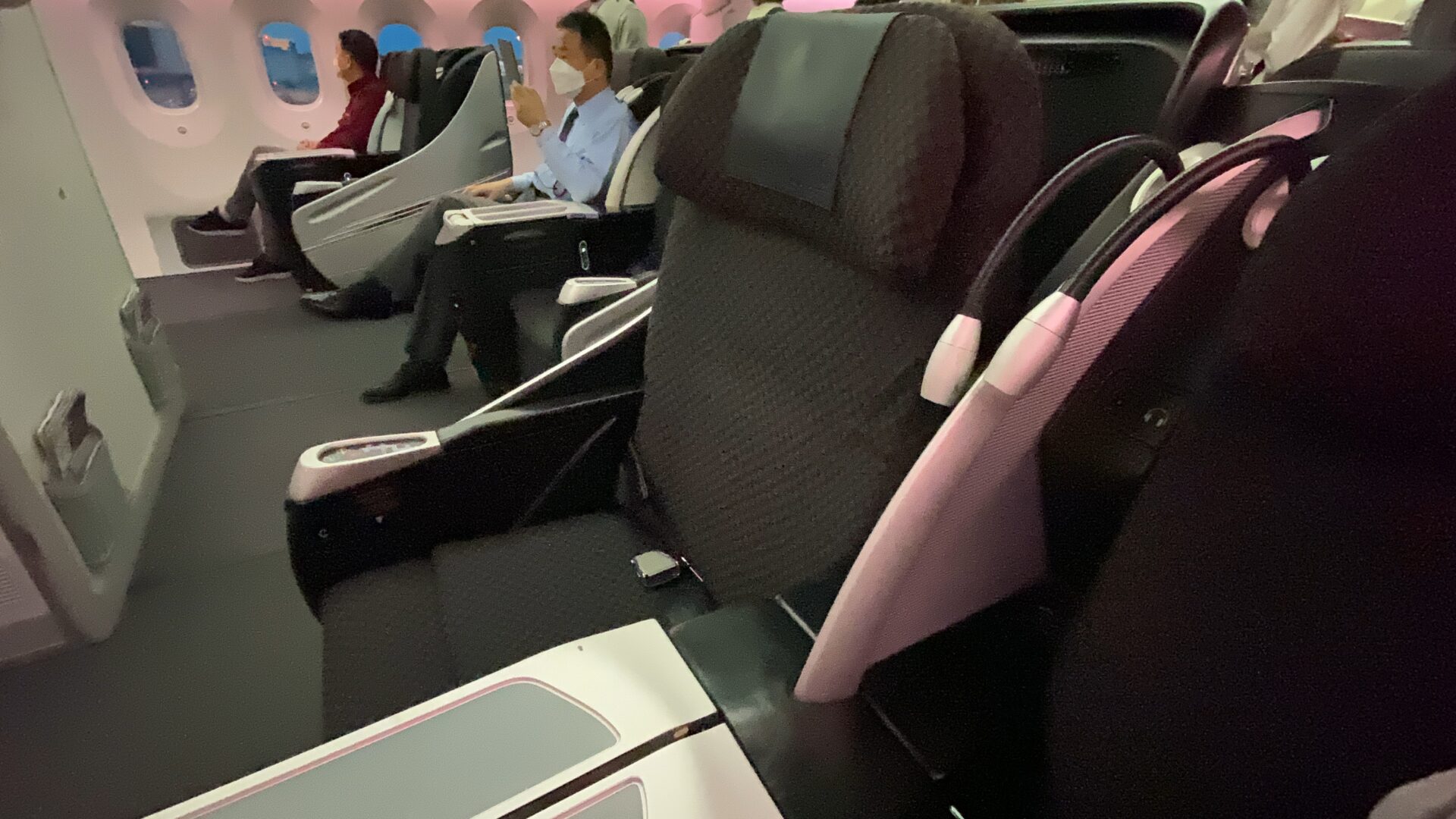 日本航空(JAL) ビジネスクラス 国際線B787″JAL SHELL FLAT NEO”搭乗記