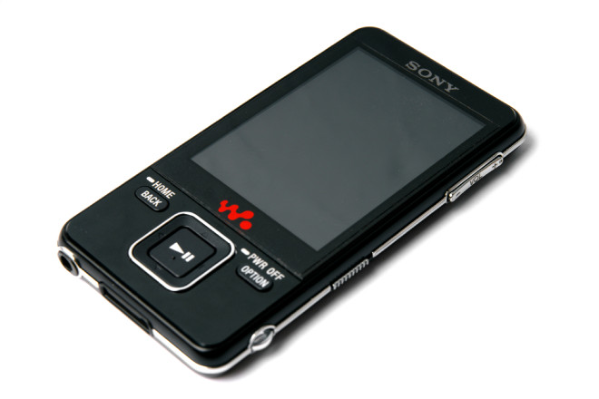 Fuzzcraft.com | Sony Walkman NWZ-A729 dock | Photography, audio