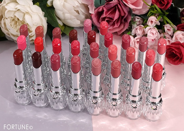 ジルスチュアート24年秋新作｜新生『リップブロッサム グロウ』を全色