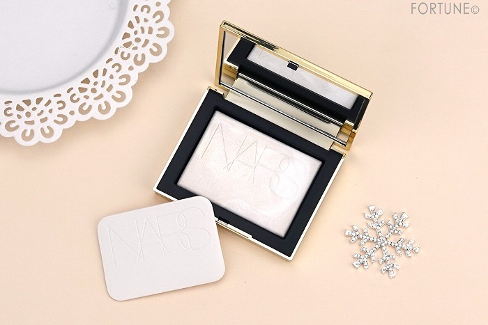 ナーズ【2024クリスマスコフレ】リフ粉でおなじみのフェイスパウダーに