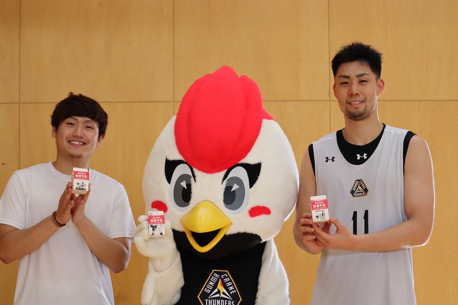 東毛地区学校給食用牛乳パックにサンダくん登場！！ | 群馬クレイン