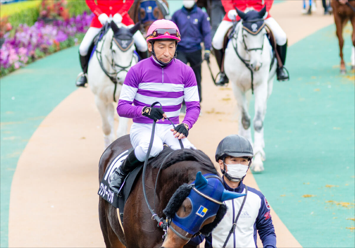 JRAブラック企業も顔負け「昼休みナシ」の鉄人が存在感！ 雪が呼び込ん