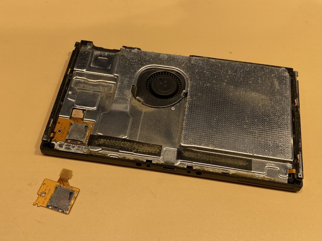 Nintendo Switch(ニンテンドースイッチ)にSDカードを挿しても全く反応