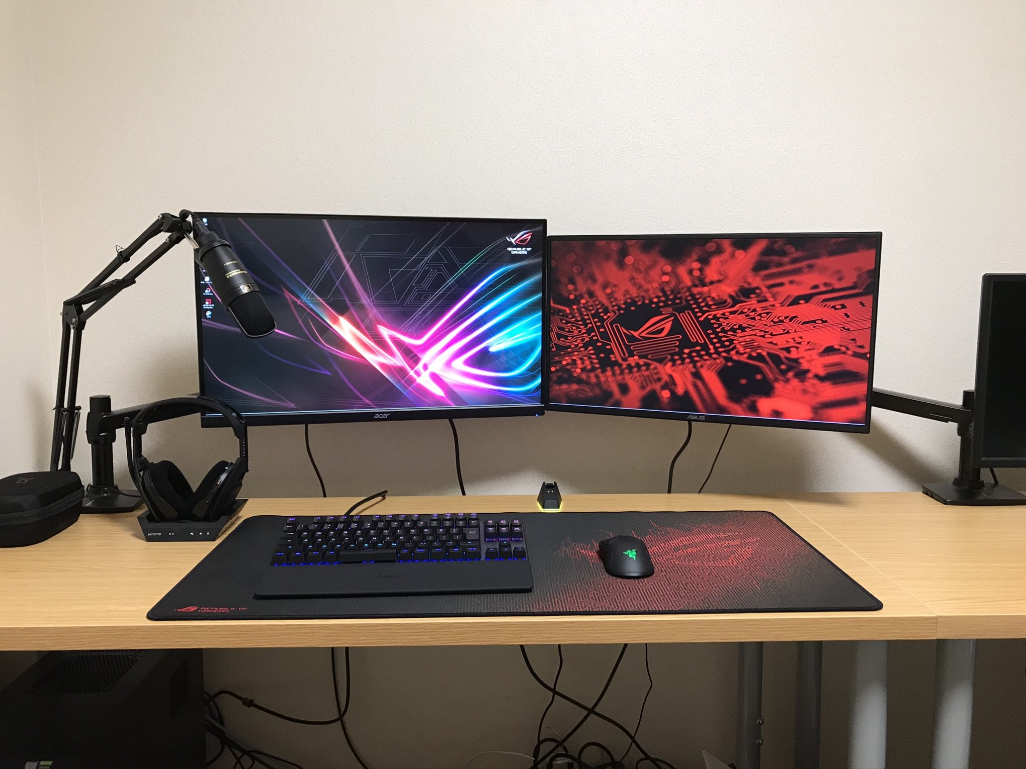 デュアルにする人は要注意！Amazonベーシックのモニターアームを2つ