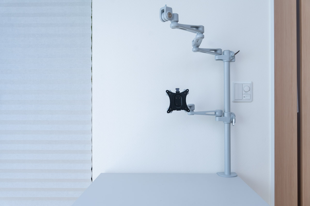 LINDYのモニターアームでつくる理想のデスク環境がこれだ！ | SPACE 80