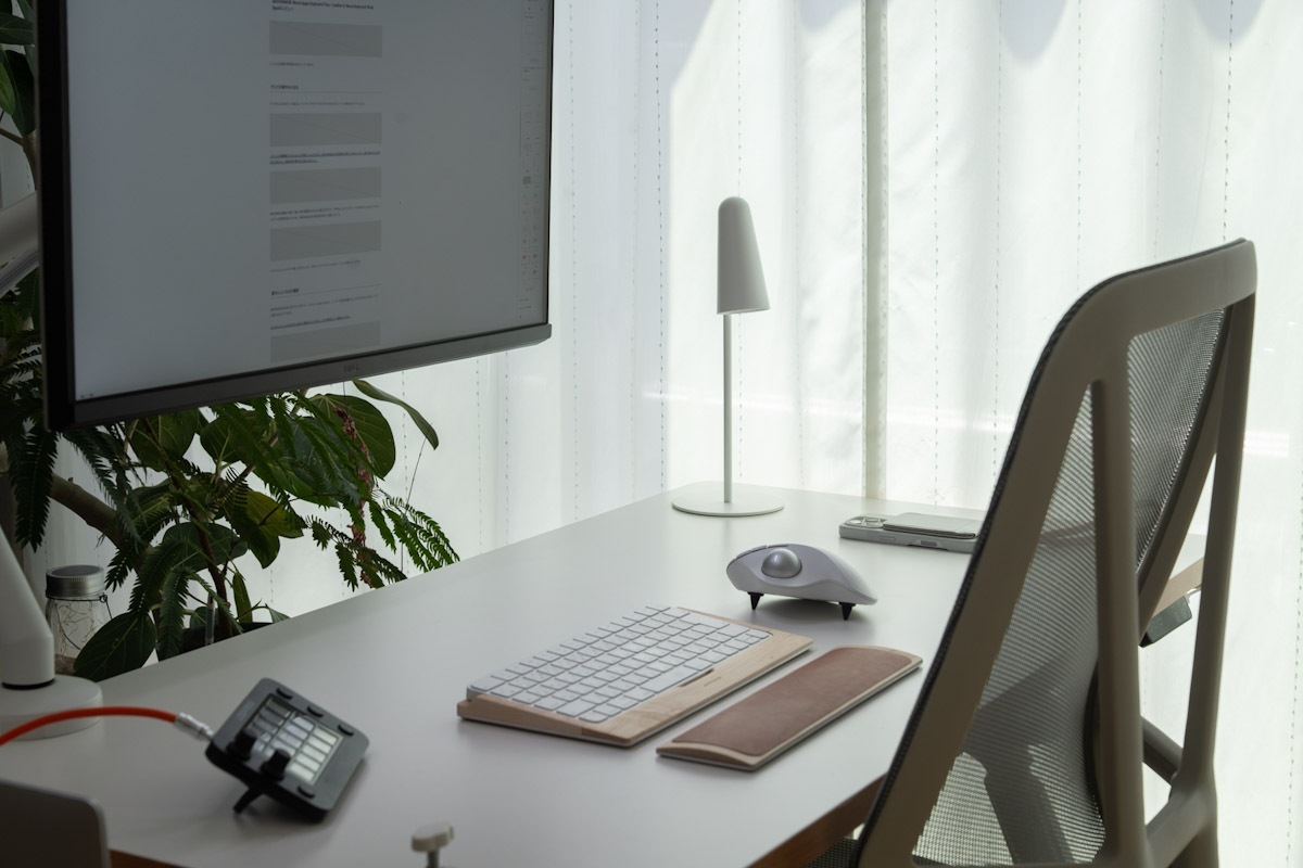 GROVEMADE キーボードトレイ&リストレストをレビュー｜デスクにある