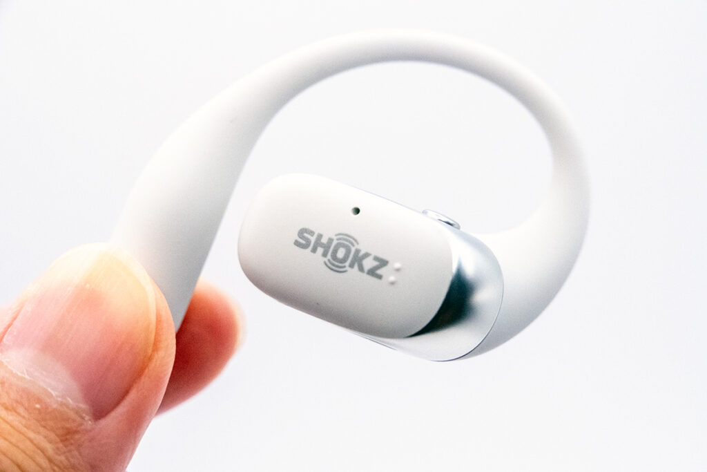 Shokz OpenFit 2+ レビュー】軽い装着感と迫力のある音を楽しめる
