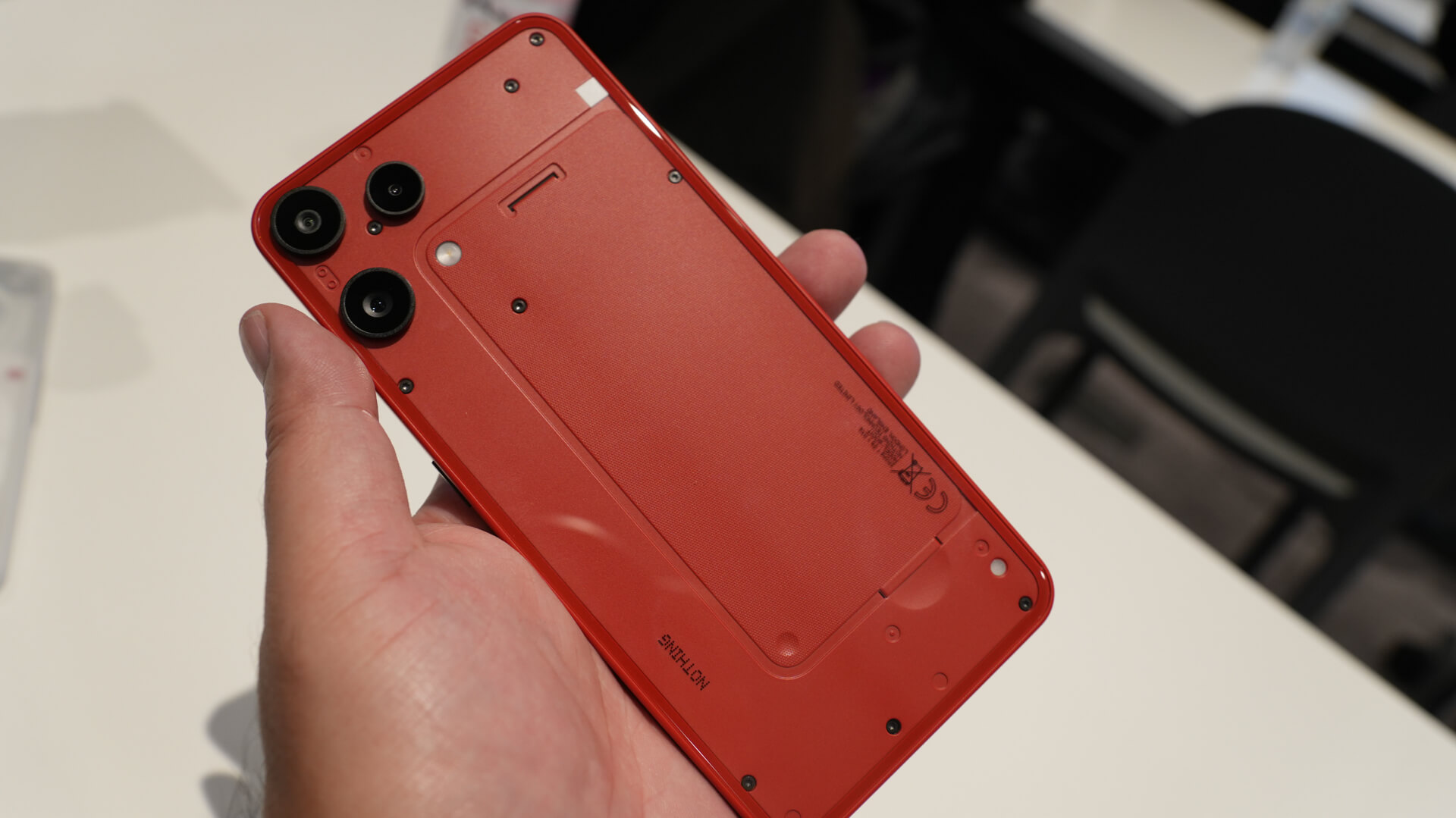 Nothing Phone (3a) Lite 実機レポ。赤が良すぎてヤバい - Gadget Leaker