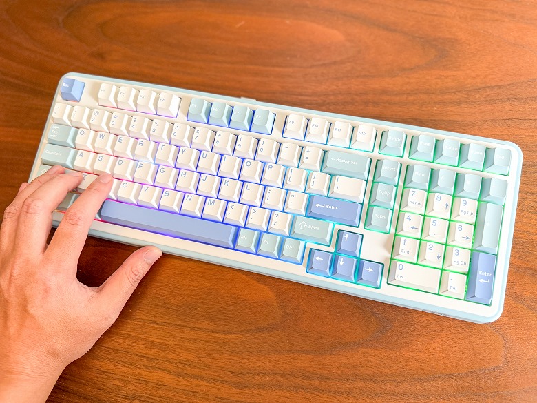 Epomaker TH99 レビュー】爽やかな一体感！キーマップカスタマイズ可能