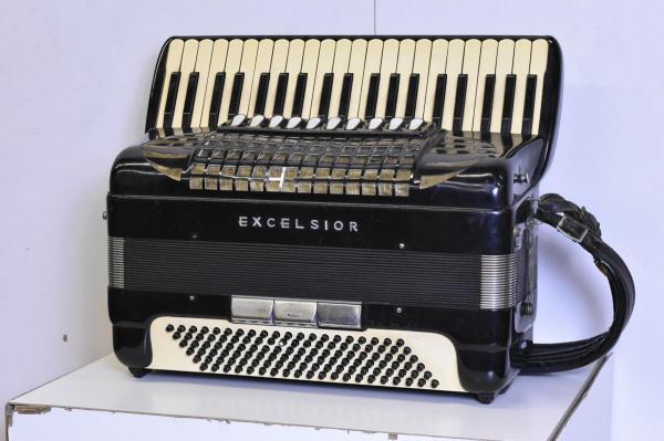 EXCELSIOR/エキセルシャー アコーディオン 306 41鍵 - 楽器の買取屋