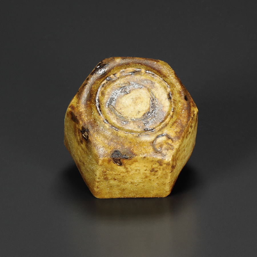 池西 剛 黄瀬戸六角盃 (IGA0203 ) | ギャラリーラボ