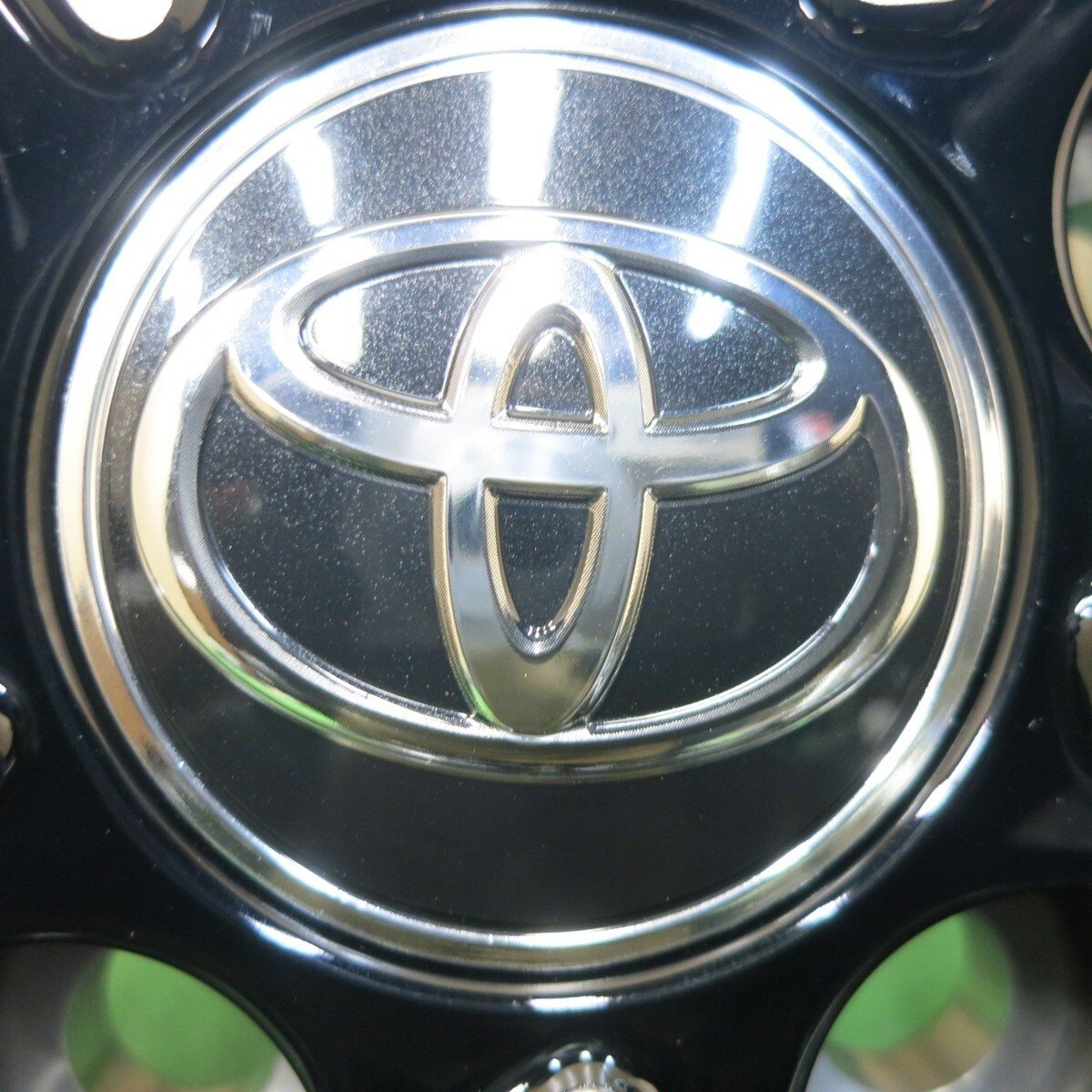 新車外し☆トヨタ 60系 プリウス PHEV Zグレード 純正 ホイール 19