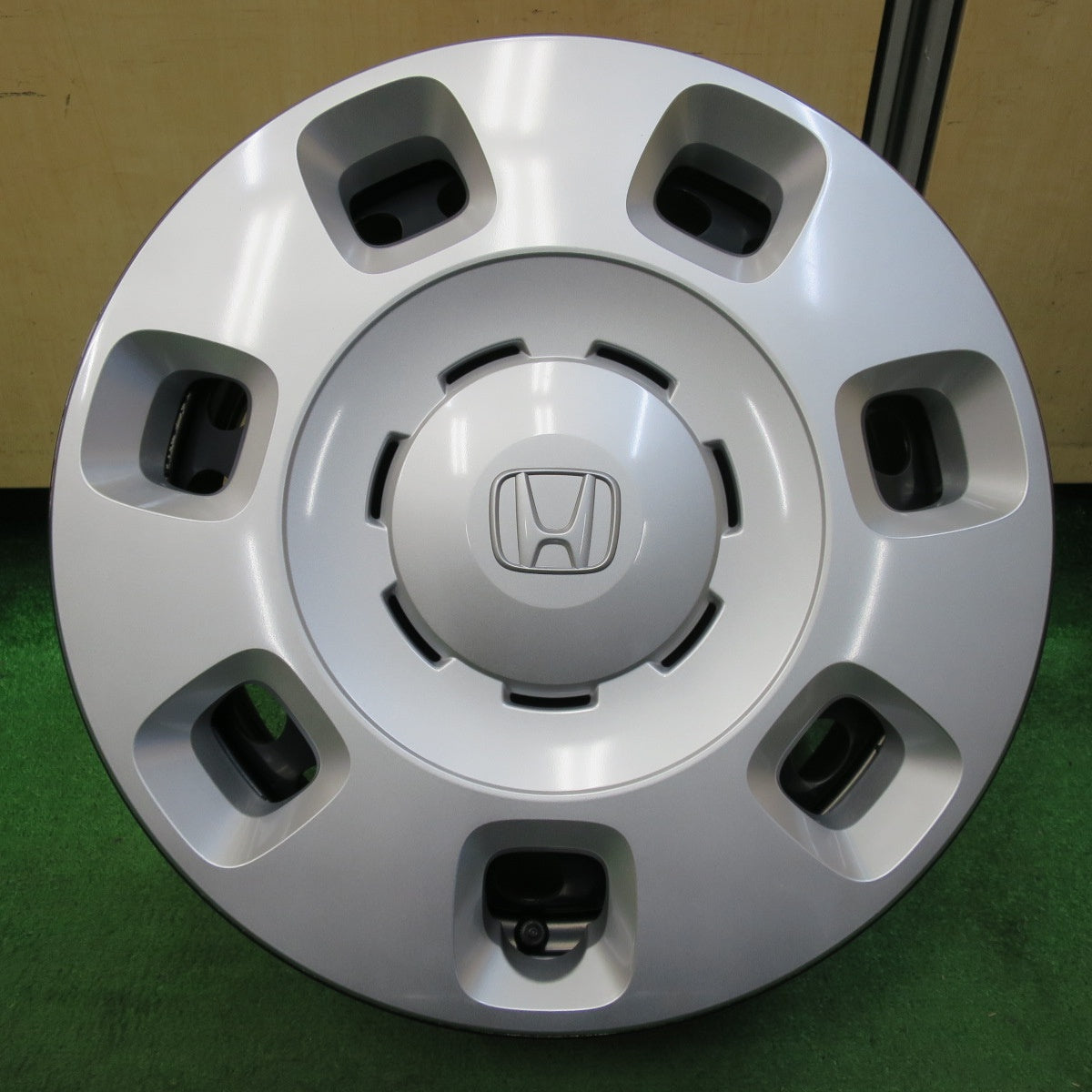 送料無料] 新車外し☆ホンダ フリード e:HEV AIR Biz 純正 スチール