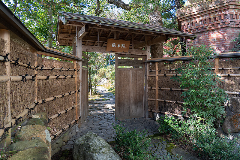 小川氏庭園 環翠園 曲水のような意匠を持つ滝石組 -庭園ガイド