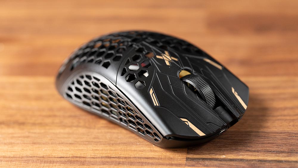 Finalmouse ULX レビュー。軽くて良い。ビルドクオリティが微妙だけど