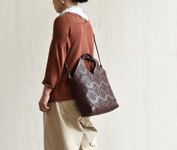 サスティナブルカットワーク 2wayバッグ｜商品一覧 | 革財布、バッグの