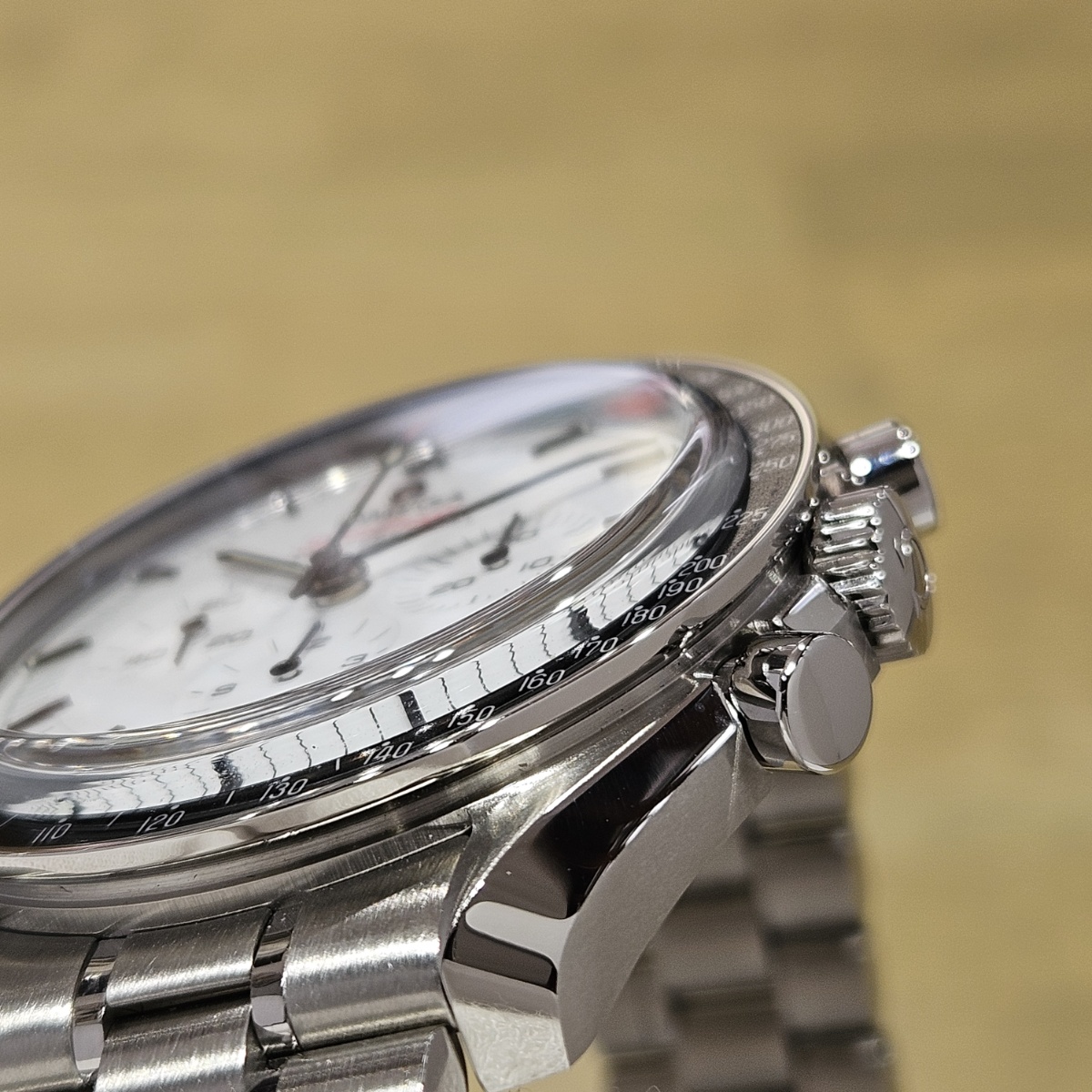 オメガ スピードマスター42 ムーンウォッチプロフェッショナル白文字盤