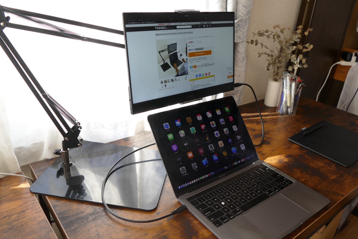 置くだけ簡単! サンコーの「ディスプレイアーム（3980円）」で