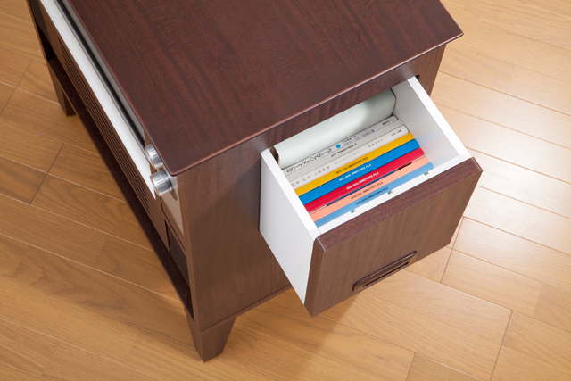 昭和の思い出がよみがえる!? レトロデザインの液晶テレビ「EREO