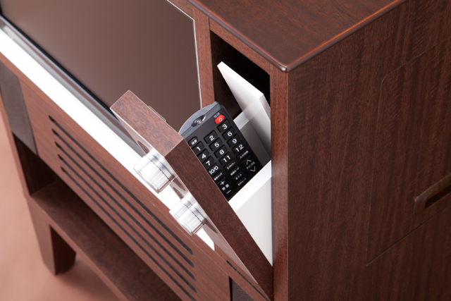 昭和の思い出がよみがえる!? レトロデザインの液晶テレビ「EREO