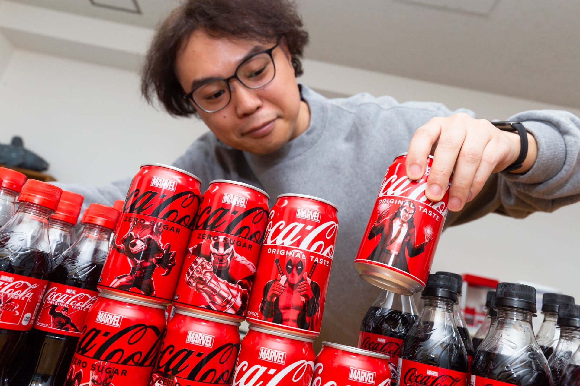 マーベルデザインのコカ・コーラ限定パッケージ全32種をチェック