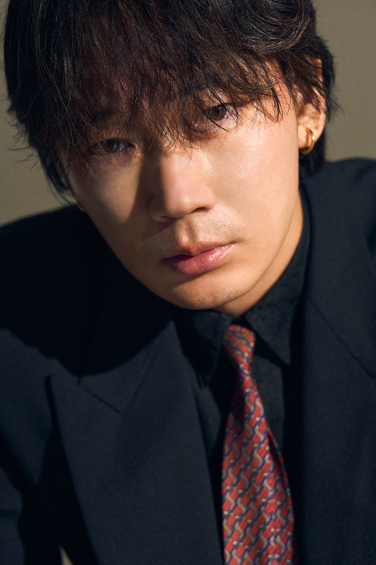 綾野剛の感情の出力先——。最新作に宿る“言葉の美しさ”に魅せられて