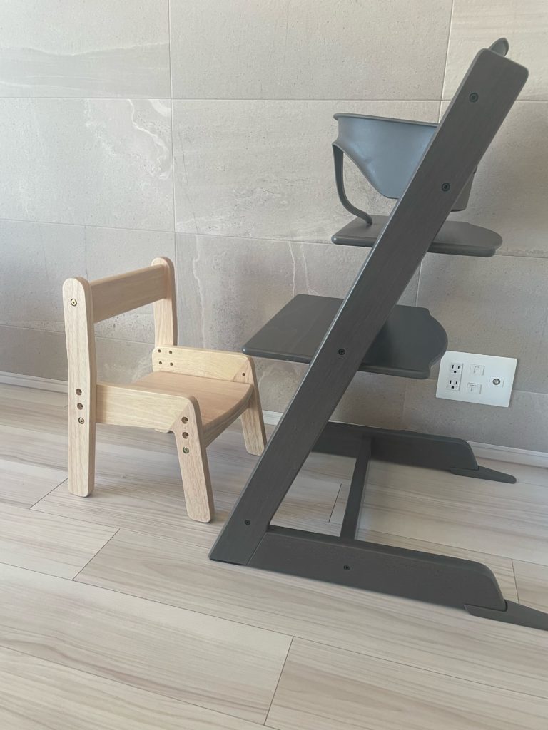 トリップトラップのヘイジーグレーはどんな色？自宅の家具とマッチする