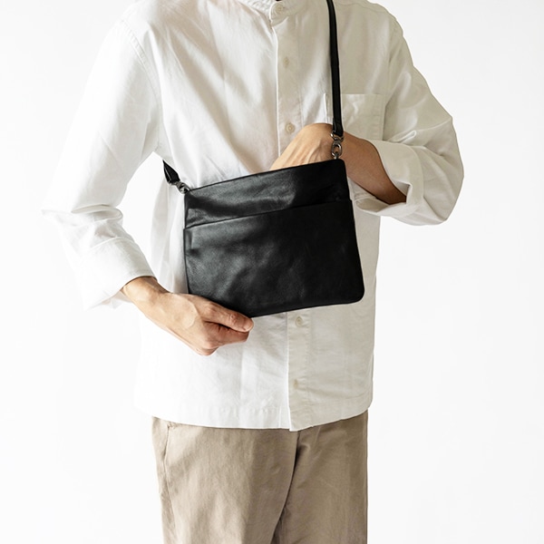レザーサコッシュ 本革 ショルダーバック ボディバッグ HADLEY BLACK