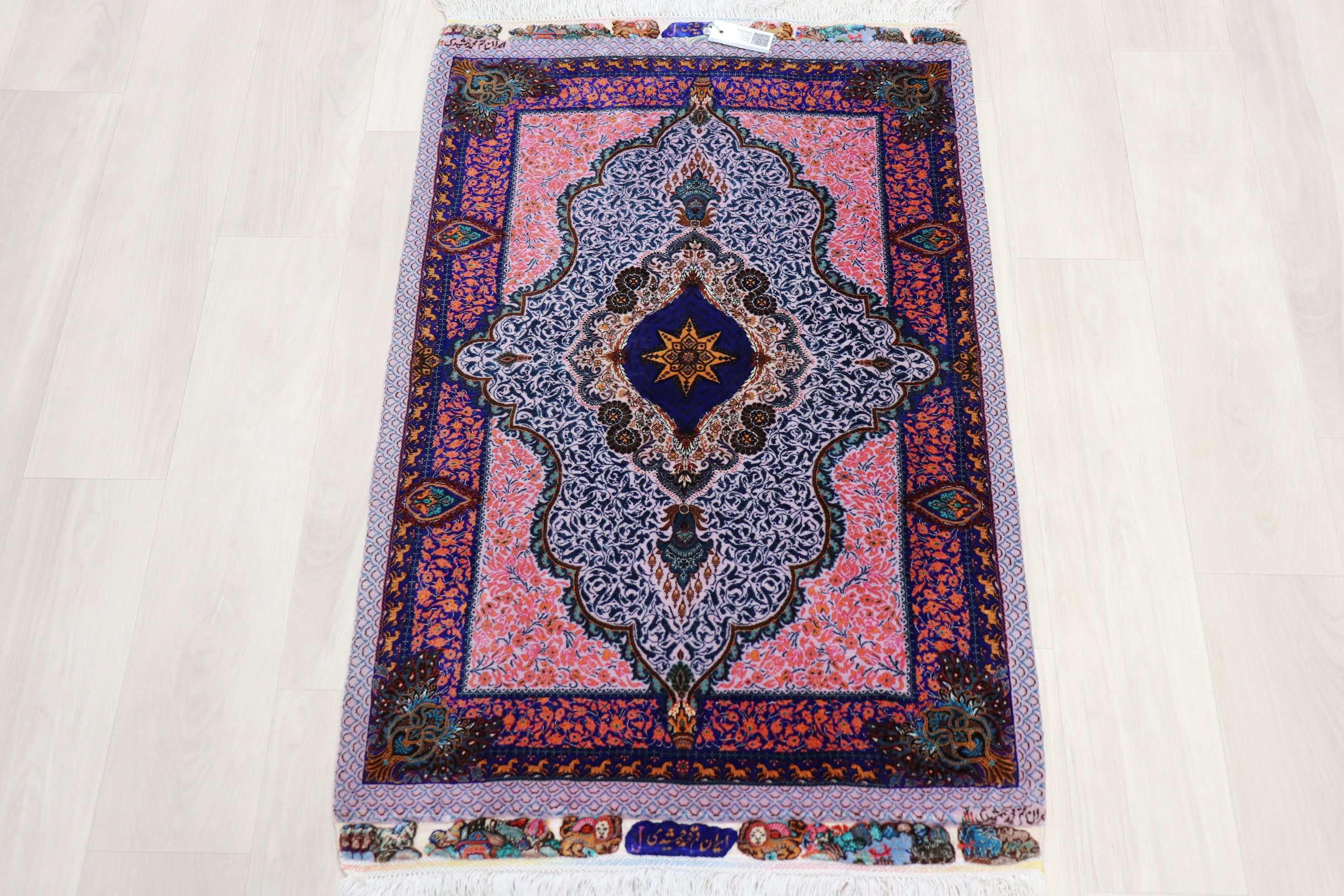 ペルシャ絨毯 クム産 シルク100% モハマドジャムシディ工房 最高密度