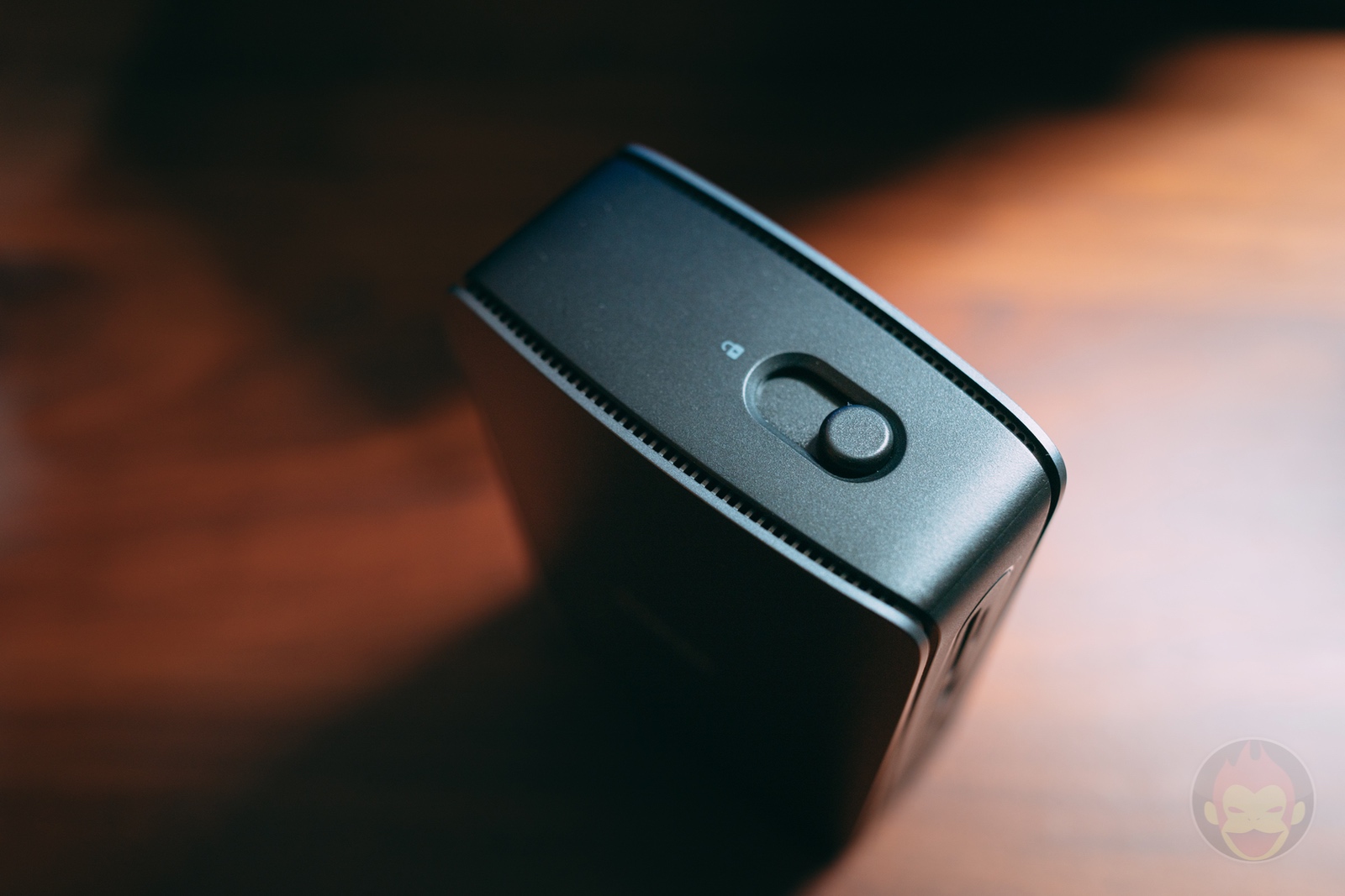 Anker、ハブが飛び出すドッキングステーション新発売。自宅と外出先で