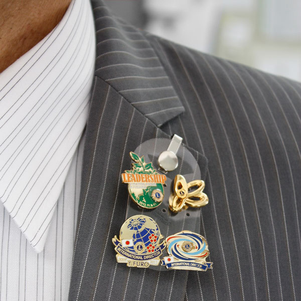 ピン ピンバッジ グローリーファミリー ラッキーピンズ ピン