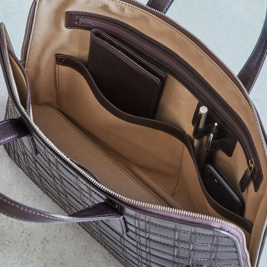 マザーハウスがアンティークレザーの新作バッグ【アンティーク