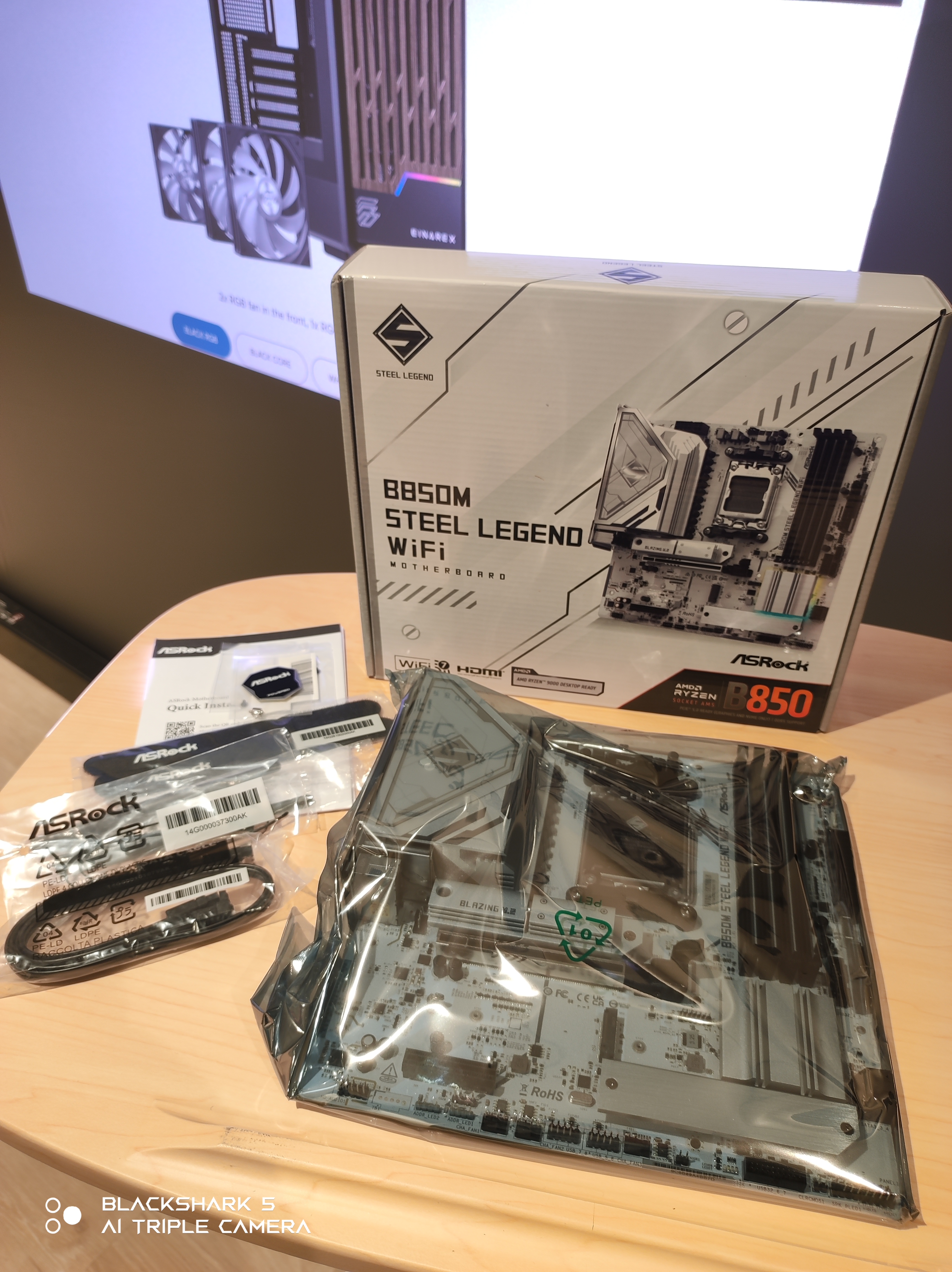 EINAREX】素人が自作PCに初挑戦！1からPCを組み立ててみた | Glimpse